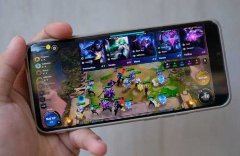 Game TFT được chơi trên Mobile