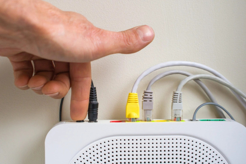 Khởi động lại modem và máy tính