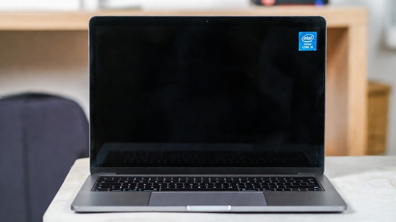 MacBook chạy chip Intel